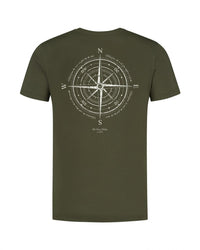 Compass Tee - Dunkeloliv