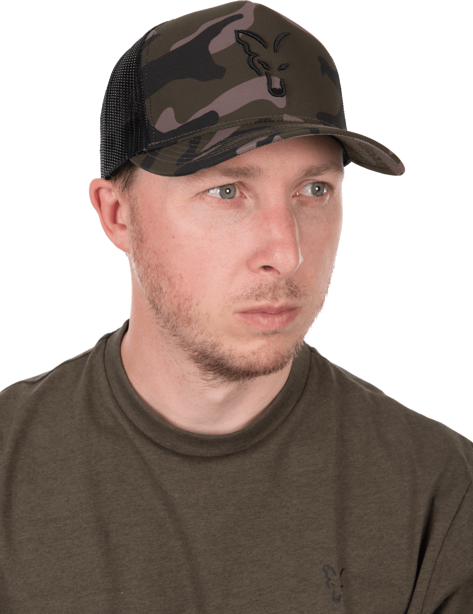 Fox Black Camo Trucker - Pet - dé KarperCentrale